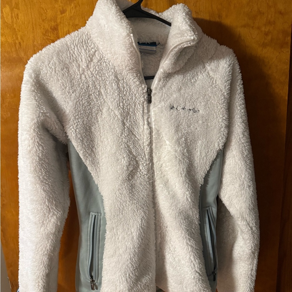 Columbia Soft White and Gray Fleece Jacket